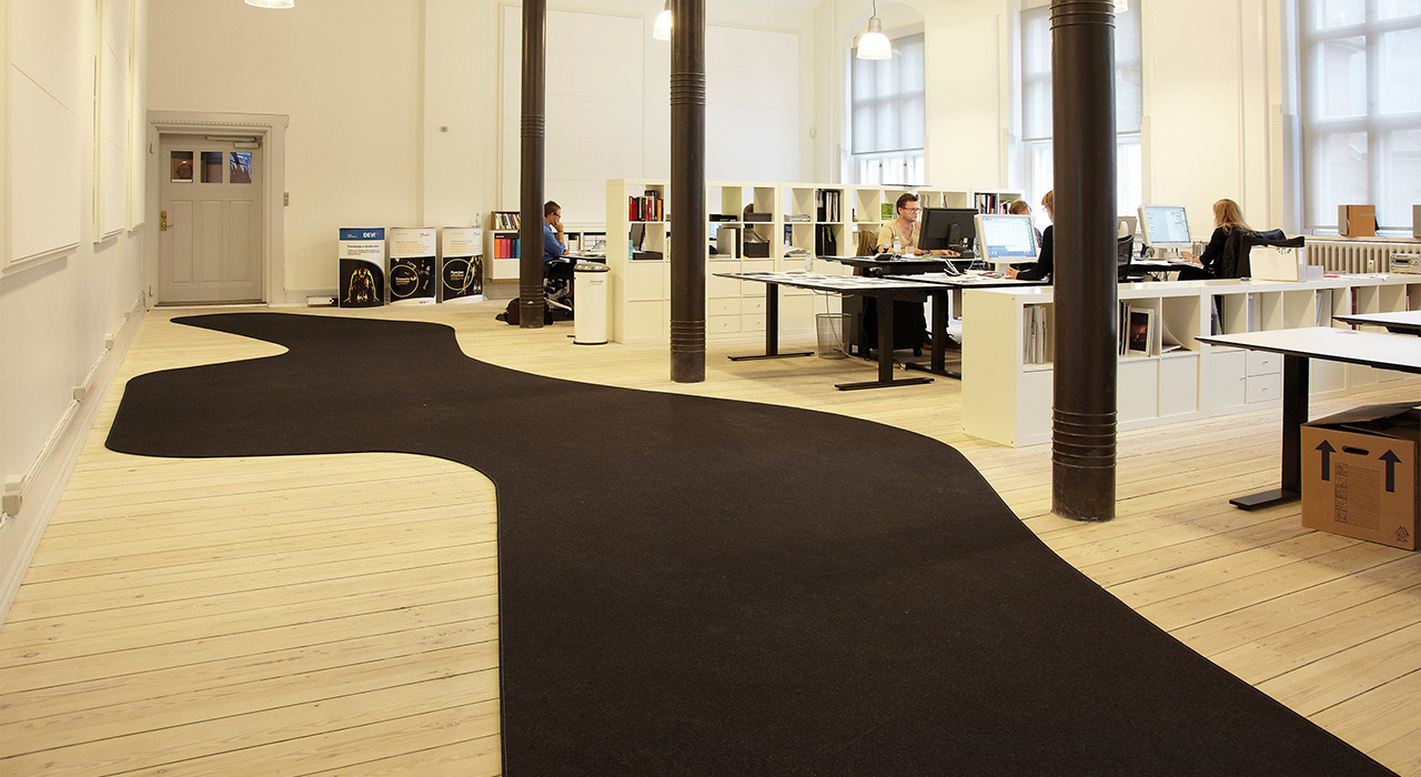 curved fraster felt runner in office setting